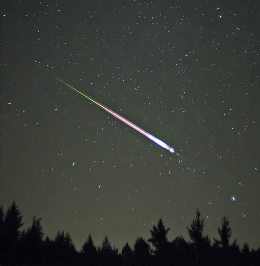 A meteor during the peak of the 2009 Leonid Meteor Shower. The photograph shows the meteor, afterglow, and wake as distinct components.(Credit: Wiki)
